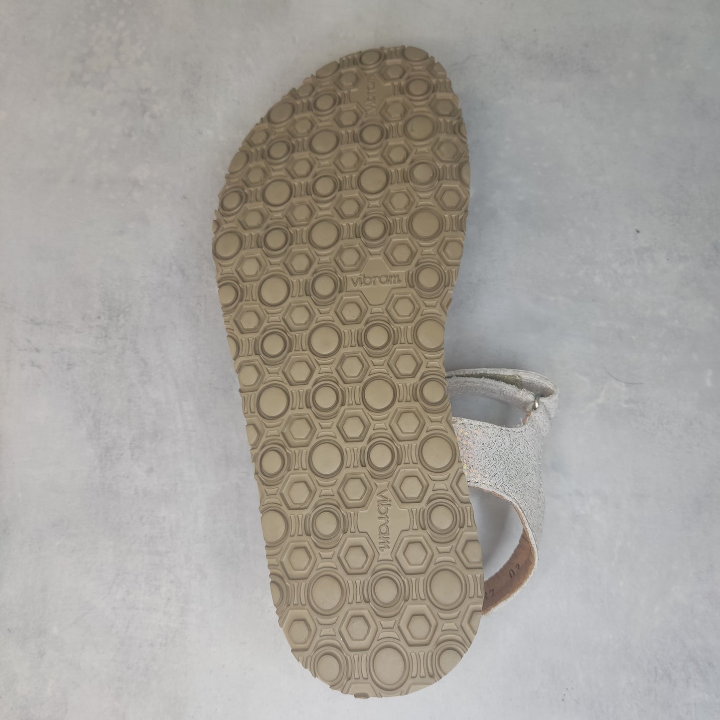 Sandálias Froddo Flexi Lia - Dourado